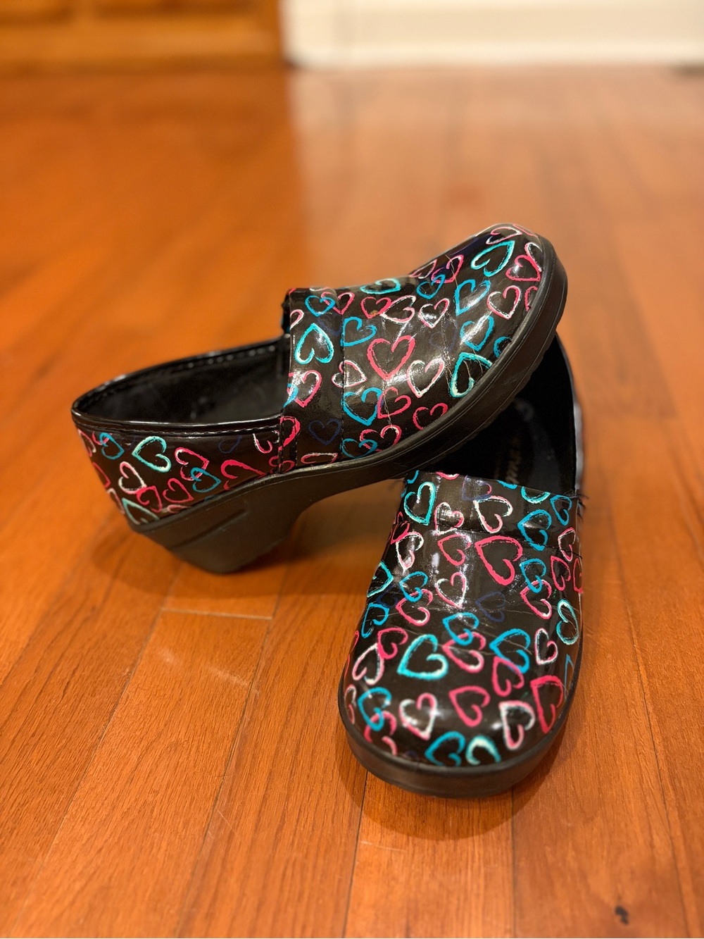 easy street | Black Heart-Print Slip-On Women’s Clogs size 6 1/2